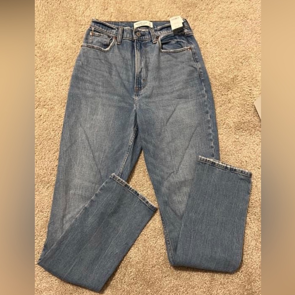 Abercrombie and fitch 
90s slim straight ultra high rise
Size 27 Long (4L)